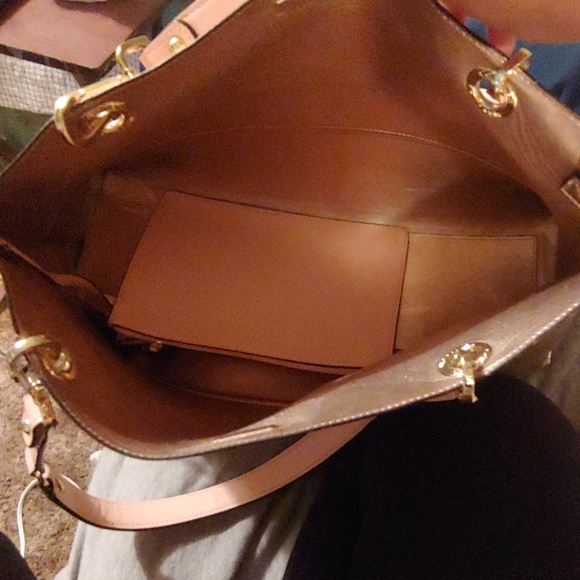 Calvin Klein - Picture 2 of 3